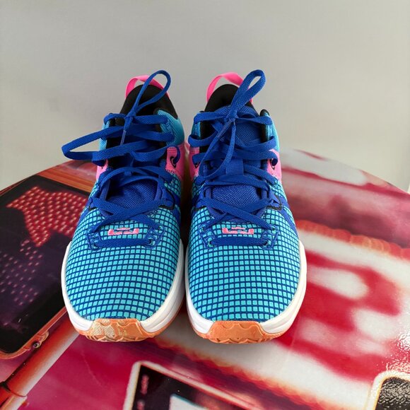 Nike LeBron Witness VII - Picture 1 of 5